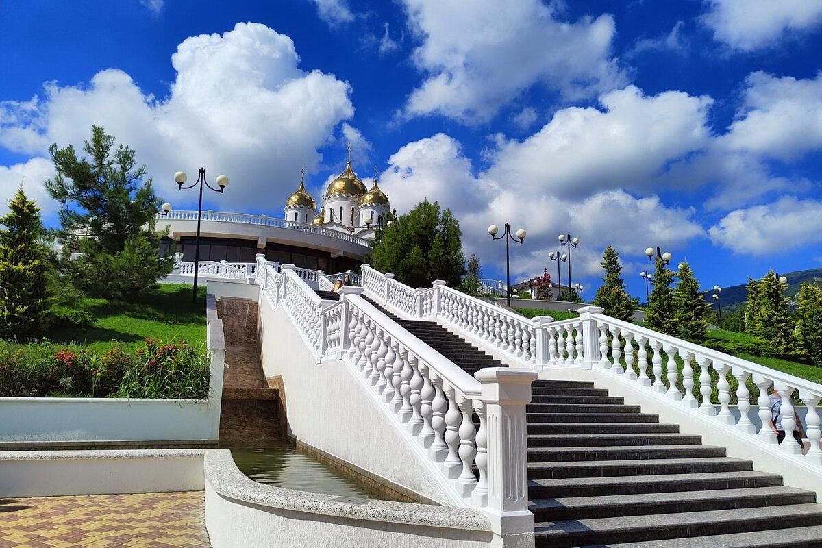 Замок Шато Де Талю + Стеклянный парк + Голубая Бездна + скала Парус!
